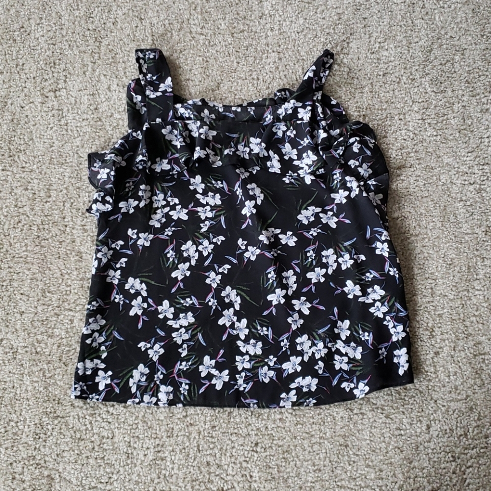 Banana Republic ruffle tank top. Size Medium
